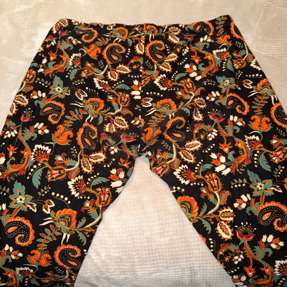NorthStyle Black and Orange Paisley leggings 1x - Picture 5 of 6